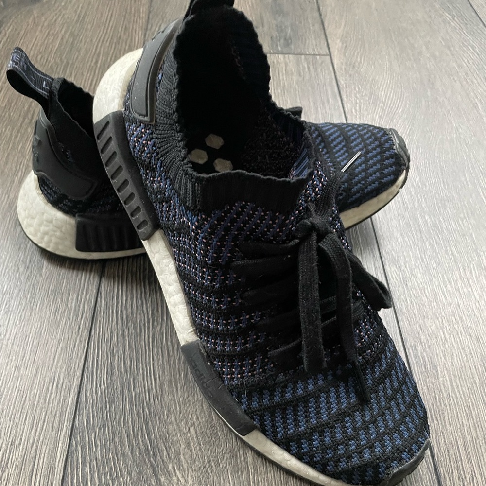 Adidas NMS_R1 STLT Primeknit sneakers. 7.5. Black w/ light blue/pink stitching